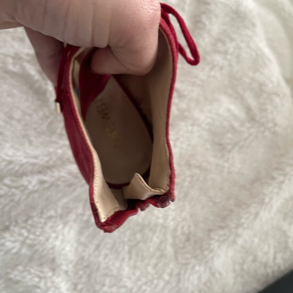 Raspberry suede heels - Picture 2 of 6